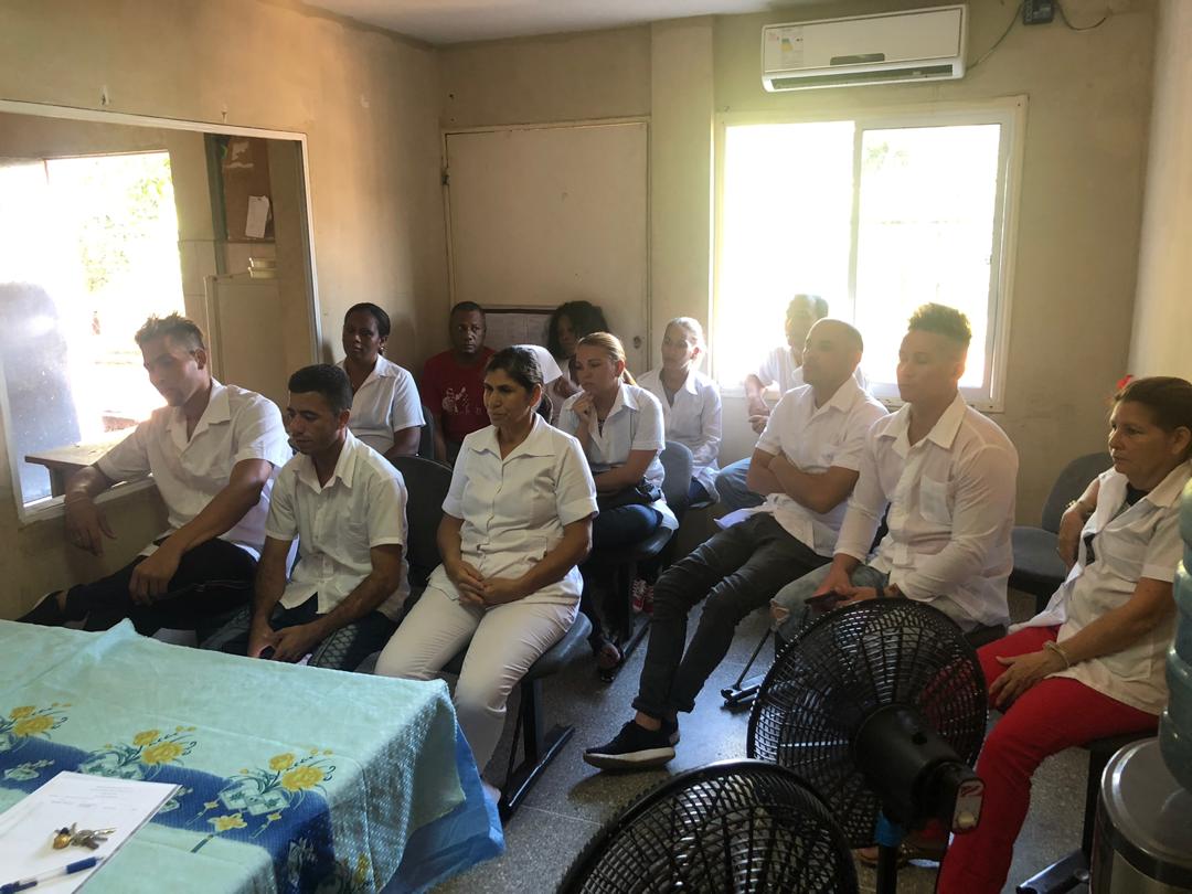 CDISimonRBOL1's tweet photo. Capacitación impartida en nuestro CDI, a nuestros médicos ,colaboradores y estudiantes para elevar el nivel de preparación y enfrentamiento a través del conocimiento de los protocolos de actuación ante la COVID19
#PorLaSalud
@AsistMedMMCV 
@CamposYainer https://t.co/yWUoT1rnof