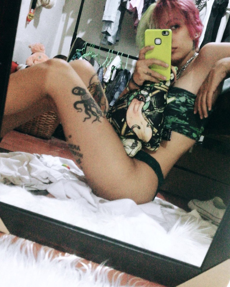 Ary_byokin's tweet photo. #notmakeup porque no se me ve ni la mitad de la cara y lo que estoy presumiendo son las piernas 😸 https://t.co/rpCVyJeLuV