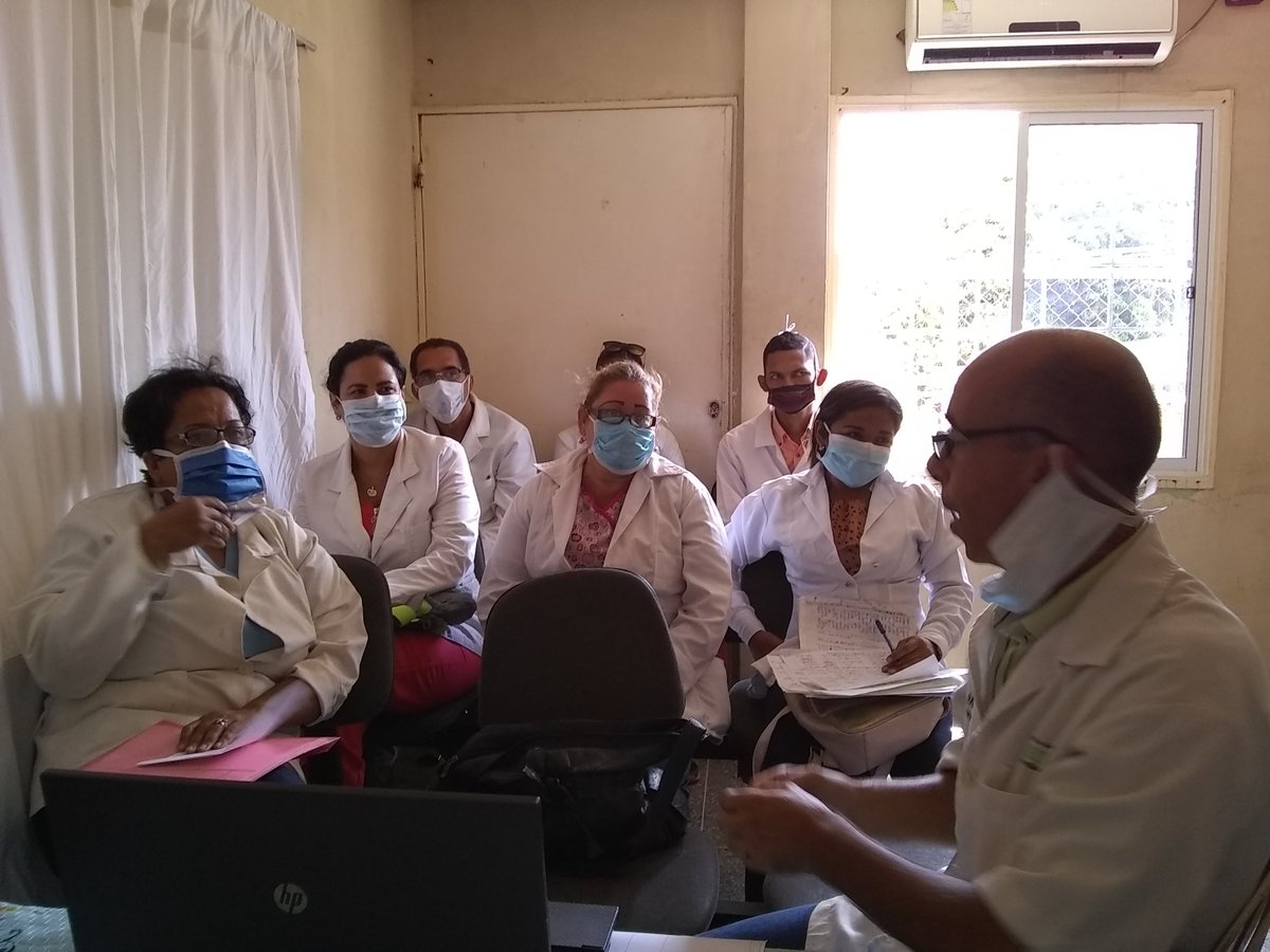 CDISimonRBOL1's tweet photo. Capacitación impartida en nuestro CDI, a nuestros médicos ,colaboradores y estudiantes para elevar el nivel de preparación y enfrentamiento a través del conocimiento de los protocolos de actuación ante la COVID19
#PorLaSalud
@AsistMedMMCV 
@CamposYainer https://t.co/yWUoT1rnof