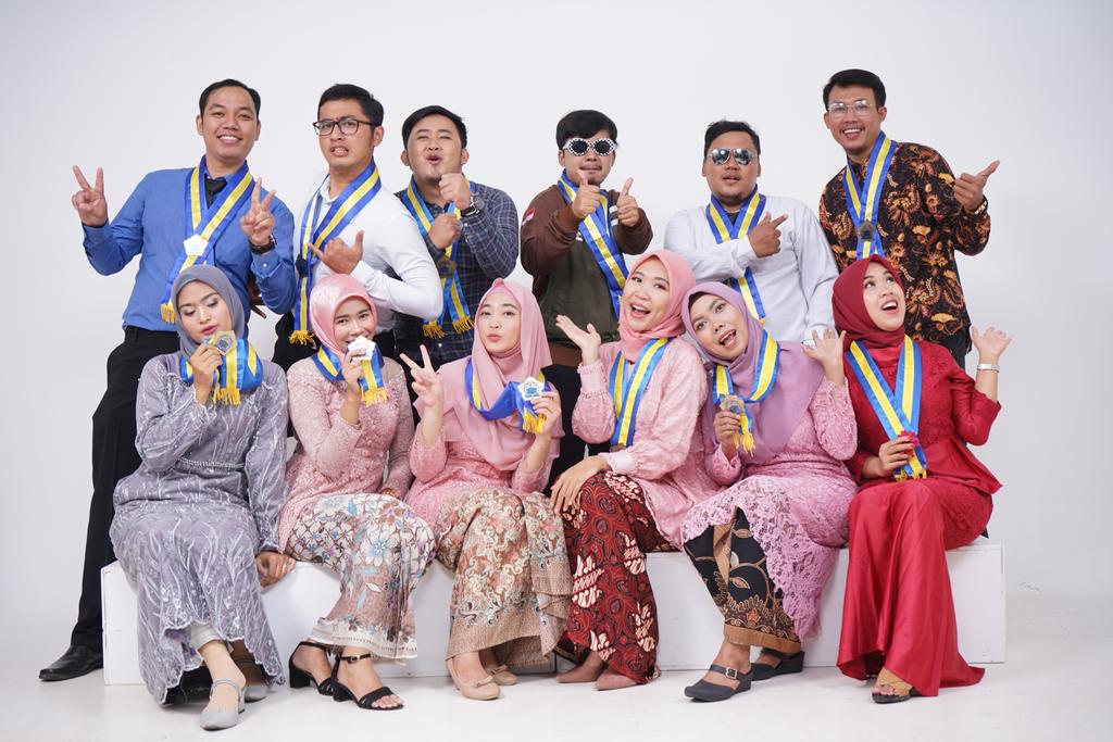 nuroisul's tweet photo. Temen gibah,  temen curcol,  temen idup eh.. https://t.co/A1oWOIv4Gg