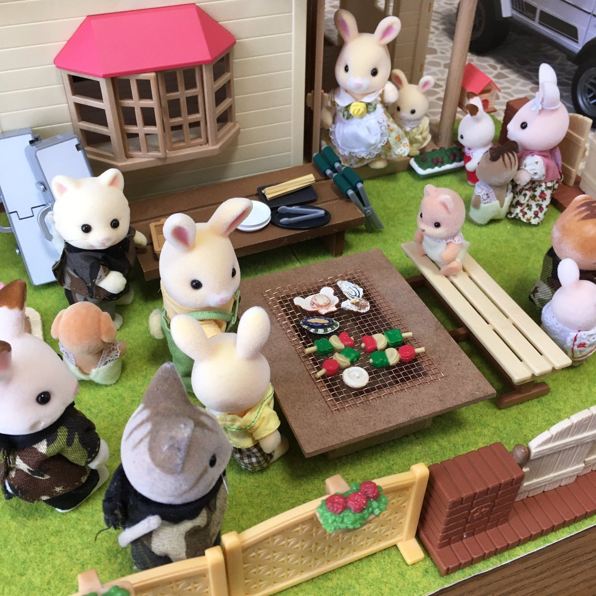 Crazy シルバニア qコンロ みたいなのができる代物やったわ シルバニア にも活用できるサイズ感 もう片方はテーブルやら椅子やら縁側に活用できる感じです ガーデニングインテリアのコーナーにありました シルバニアファミリー セリア