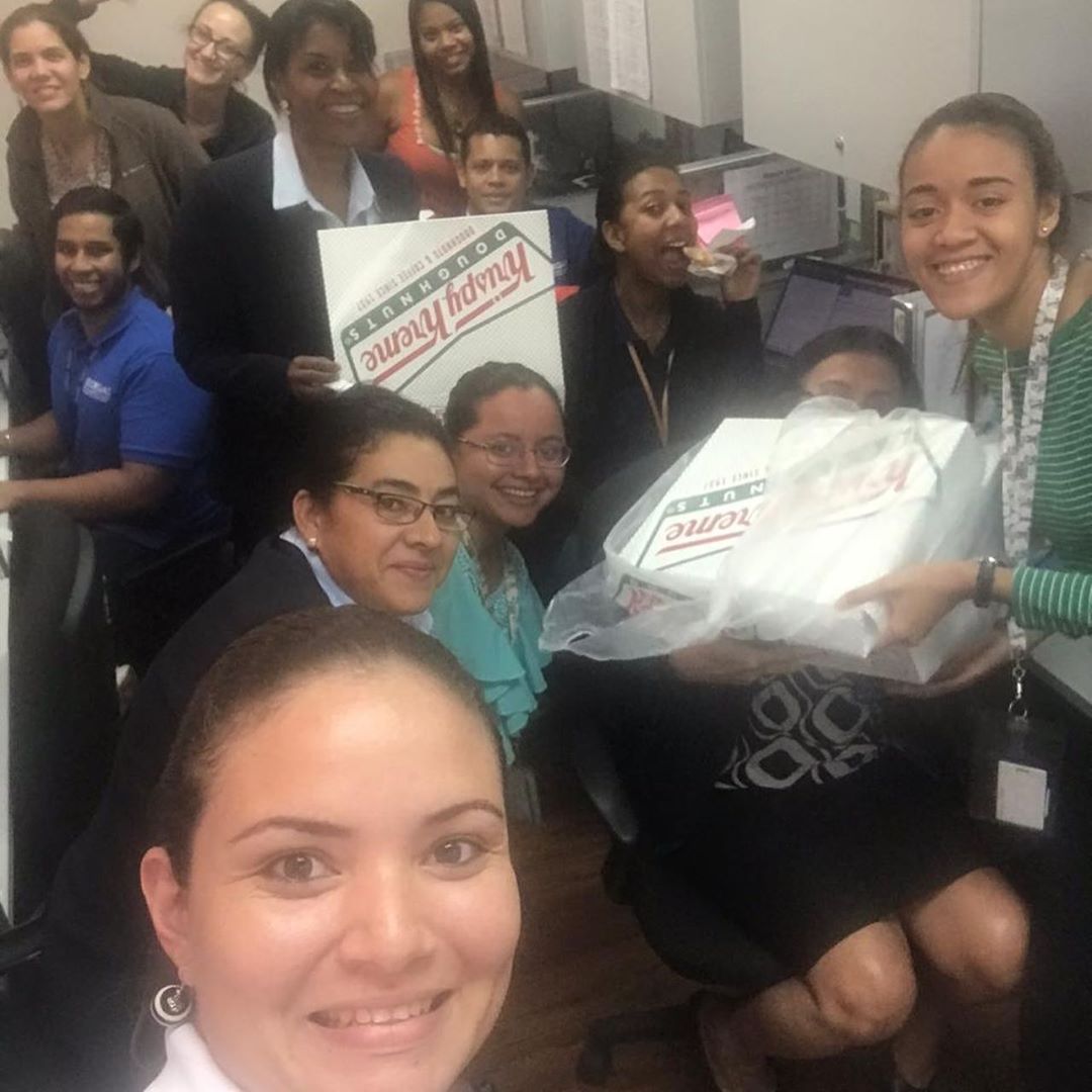 Más de 185 comidas fueron entregadas a los profesionales de la salud que trabajan intensamente en esta lucha contra el #coronavirus 👏👏👏👏👏👏👏 ¿Qué les parece? 👇👇.
#Repost <a href="/Foodloverspty/">Food Lovers Pty</a> @comidaparanuestrosheroespty