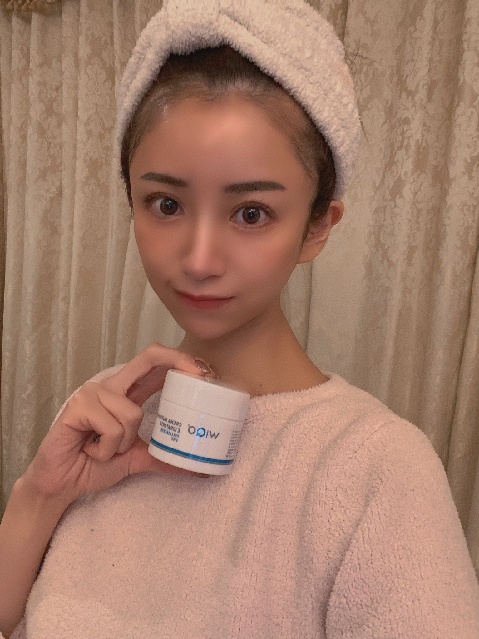 愛沢えみり 美容day マッサージピールして マツパした