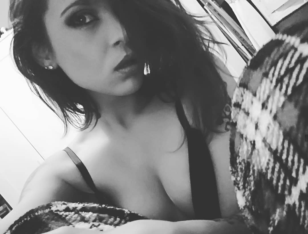 CombKata's tweet image. 《ɪᴛꜱ ɢᴇᴛᴛɪɴ ʟᴀᴛᴇ ʙᴜᴛ ɪ ᴅᴏɴᴛ ᴍɪɴᴅ》