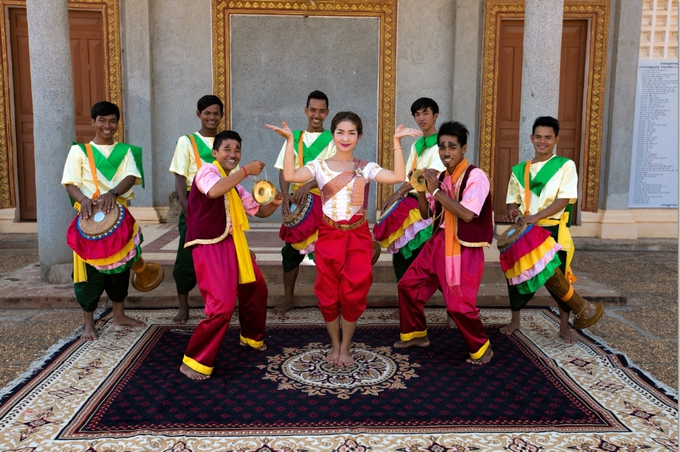 Today in Australia is Harmony Day and we think it's a beautiful day to celebrate. Harmony Day is about recognizing and appreciating cultural diversity, inclusivity, respect and a sense of belonging for all. Everyone is deserving of love.