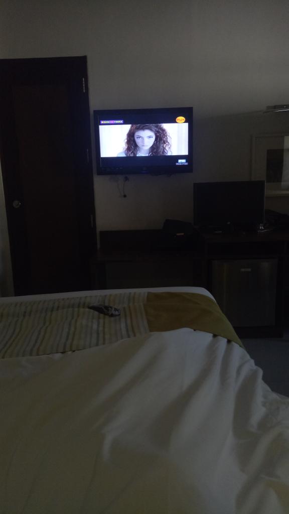 Anyways, chillin on the bed now, watching MYX. Had breakfast na din kanina