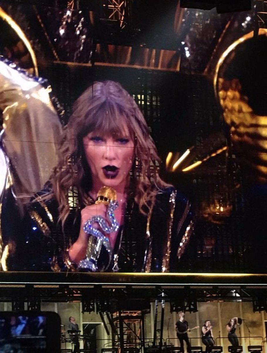 getawaycar110's tweet photo. I love looking at all of my rep tour pictures and videos! The best night of my life! #repTourAtlantaNight2 #SwiftiesAtHome
@taylorswift13 @taylornation13 π https://t.co/LRNYxw34Dy