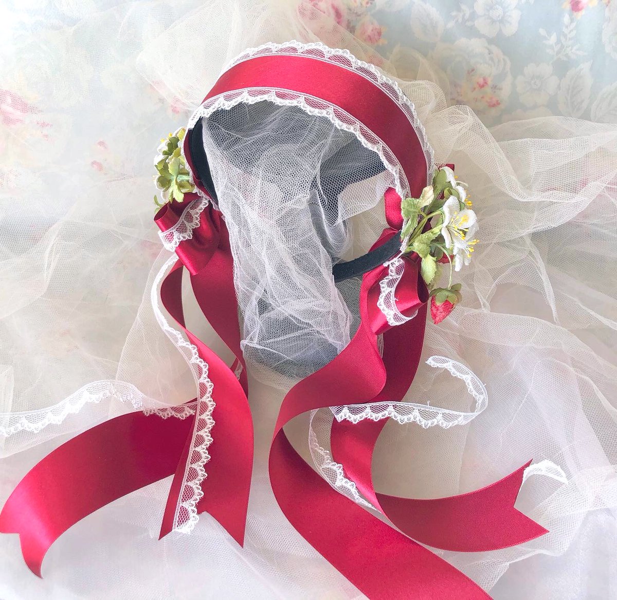 Henriette 布花作家 على تويتر いちご摘み カチューシャ 可愛いいちごがゆらゆらと 両サイドにいちごブーケを配したロマンティックなデザインです 花びらも一枚ずつワイヤー仕込みしていますので 形崩れし難いかと思います ラヴィドリュクス 吉祥寺 Henriette 布花作家 على تويتر いちご摘み カチューシャ 可愛いいちごがゆらゆらと 両サイドにいちごブーケを配したロマンティックなデザインです 花びらも一枚ずつワイヤー仕込みしていますので 形崩れし難いかと思います ラヴィドリュクス 吉祥寺