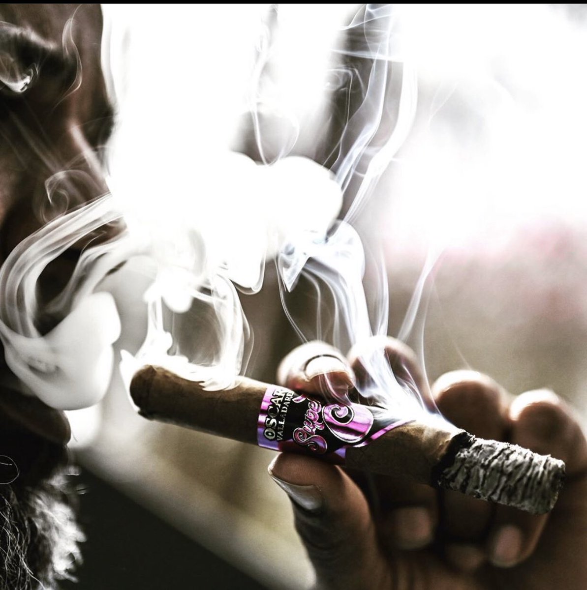 ovcigars's tweet photo. Make your #ovcigar burn today! #superflybyoscar #weekendvibes 
IG 📸 @upinsmoke_clt https://t.co/DFFU7qynQs