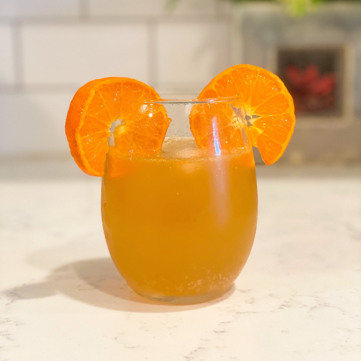 A quick, citrusy pick me up today! Fizzy lemon grapefruit refresher with a squeeze of clementine. Non-alcoholic.