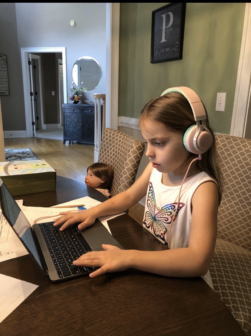 MrsMitchell0917's tweet image. E learning days 2 and 3. Finding the groove and still moving along. #mrsmitchelldoeselearning #langtreecharteracademy #zoommeeting #langtreemade2020