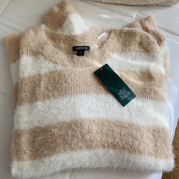 niahansberger's tweet photo. So good I had to share! Check out all the items I'm loving on @Poshmarkapp #poshmark #fashion #style #shopmycloset #wildfable #passport #lularoe: https://t.co/lp72ocvNQX https://t.co/qAFquCcs6z
