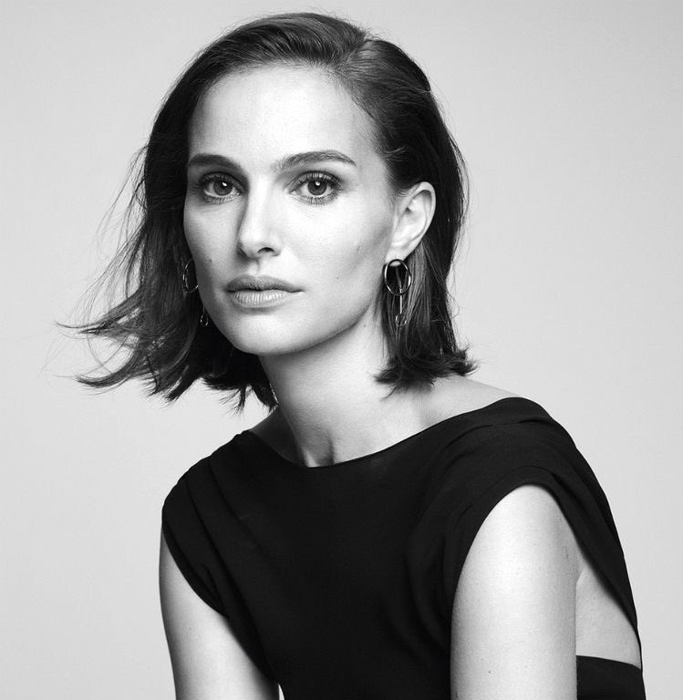 𝐏𝐀𝐃𝐌𝐄 𝐀𝐌𝐈𝐃𝐀𝐋𝐀

          𝚊𝚗 𝚊𝚕𝚝𝚎𝚛𝚗𝚊𝚝𝚎 𝚙𝚘𝚛𝚝𝚛𝚊𝚢𝚊𝚕 𝚘𝚏 

            𝚝𝚑𝚎 𝚂𝚝𝚊𝚛 𝚆𝚊𝚛𝚜 𝚞𝚗𝚒𝚟𝚎𝚛𝚜𝚎
      
     𝐋𝐄𝐀𝐃𝐄𝐑 𝐎𝐅 𝐓𝐇𝐄 𝐑𝐄𝐒𝐈𝐒𝐓𝐀𝐍𝐂𝐄