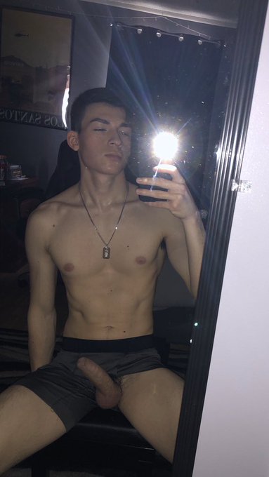 Being stuck inside all day really makes me horny 😈 https://t.co/bZs3wHJCi8<a href="/tag/nakedchallenge"class="tags"><span>#nakedchallenge</span></a>