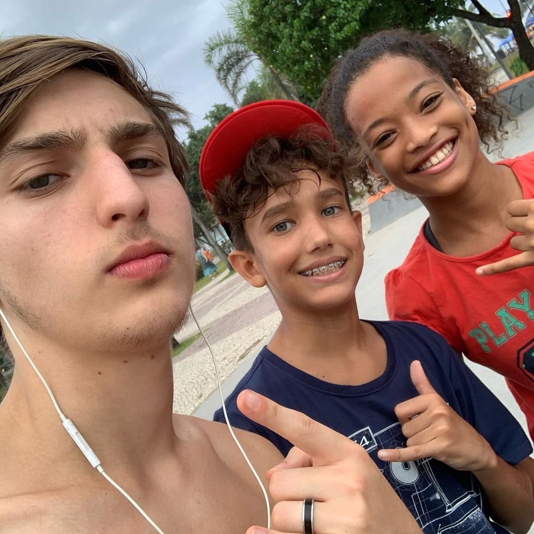 DudaOliveiraSK8's tweet photo. Rolezinho na Barra com meu amigo @pieeesk8 na Do ร e olha quem estava lรก @diegoguerra_3s, valeu pela foto ๐น
๐น
๐น
#dudaradical #skate #skategirl #skateboarding #skateordie #skateislife #skatecrunch #skateboard #skater #skatepark #skateeveryday #skate4life #tabla #tablaboard https://t.co/IoiJzeyVUS
