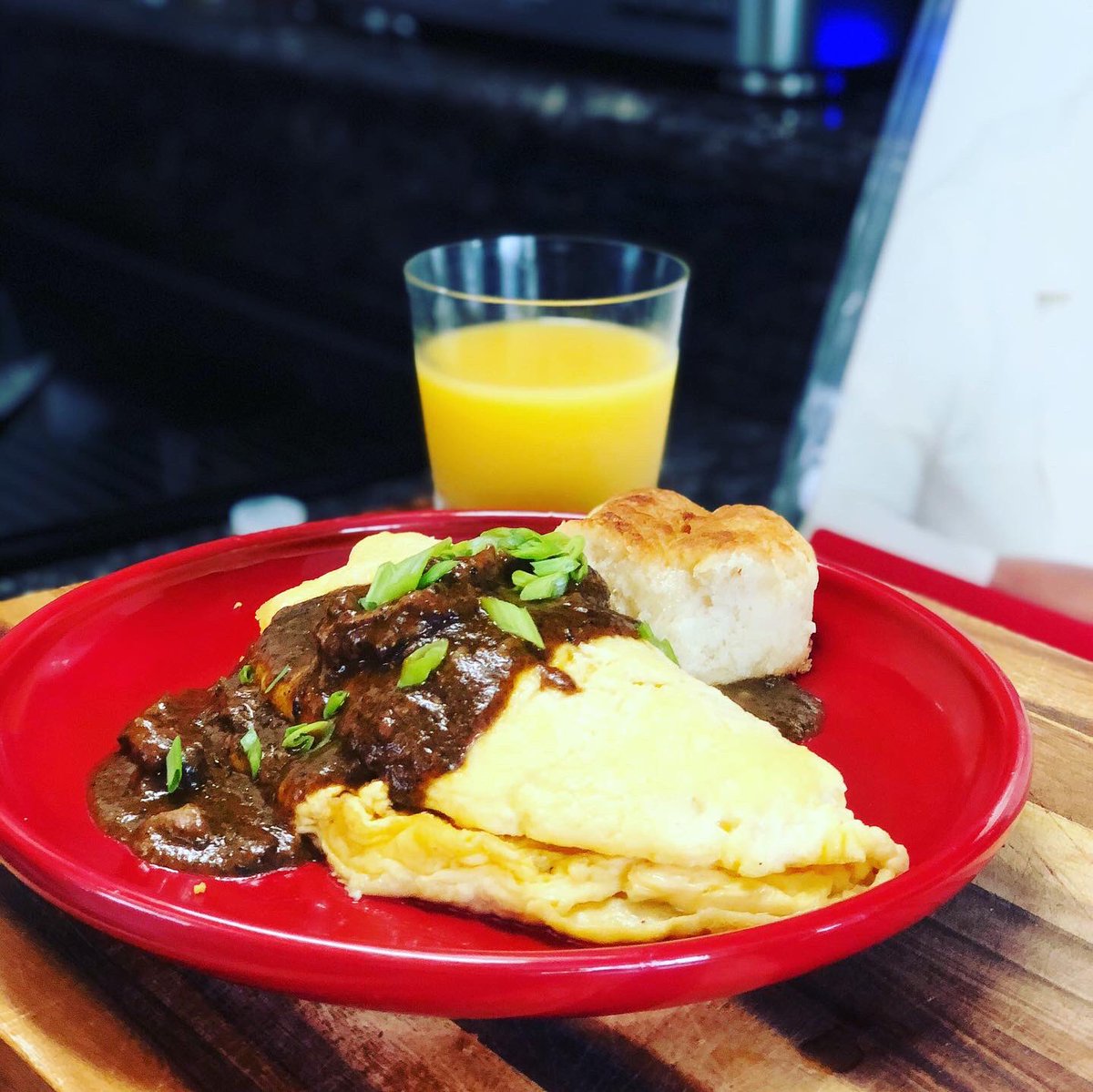 MrChefLobbyist's tweet image. Oxtail Omelette and Homemade Biscuits #cheflobbyist #oxtails #omelette #brunch #food #houston #coronaviruscooking #quarantineandchill #music #recordplayer