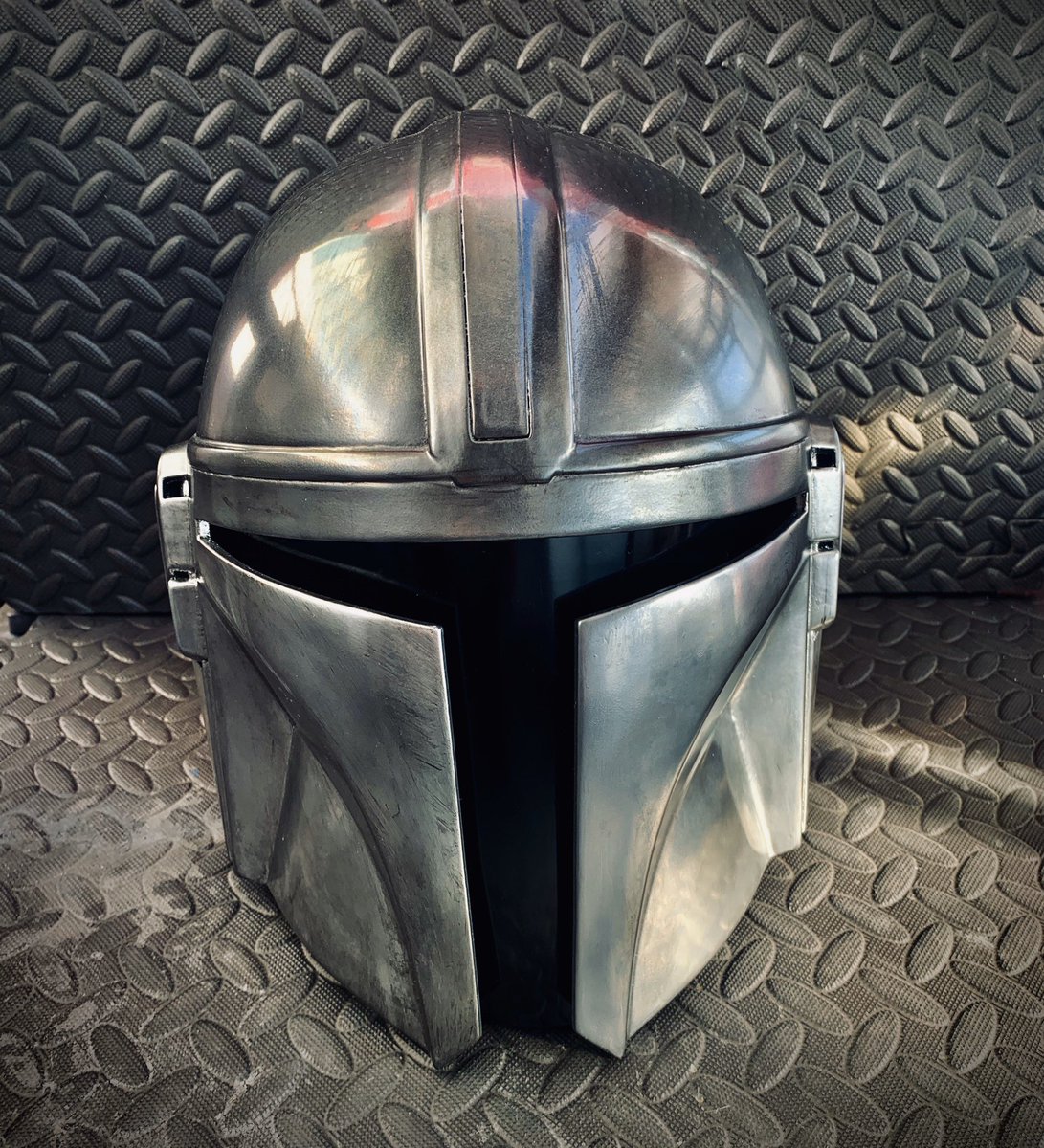 rglcustoms's tweet photo. I can bring you in warm, or I can bring you in cold... Custom painted and weathered mandalorian helmet #themandalorian #thechild #starwars #helmet #mandalore #thisistheway #ihavespoken #bountyhunter #collectibles #réplica #rglcustoms #Mandalorian #DisneyPlusUK #DisneyPlus https://t.co/Dj5cCb5QHc