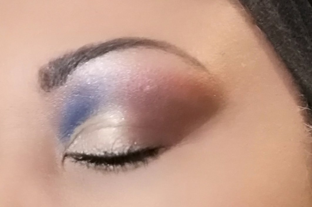 manyfacesofeve_'s tweet photo. @bhcosmetics #itsmyrayeraye eye palette @BurtsBees foundation @elfcosmetics concealer #makeuplook #eyeshadow https://t.co/n9BcmIFhKY