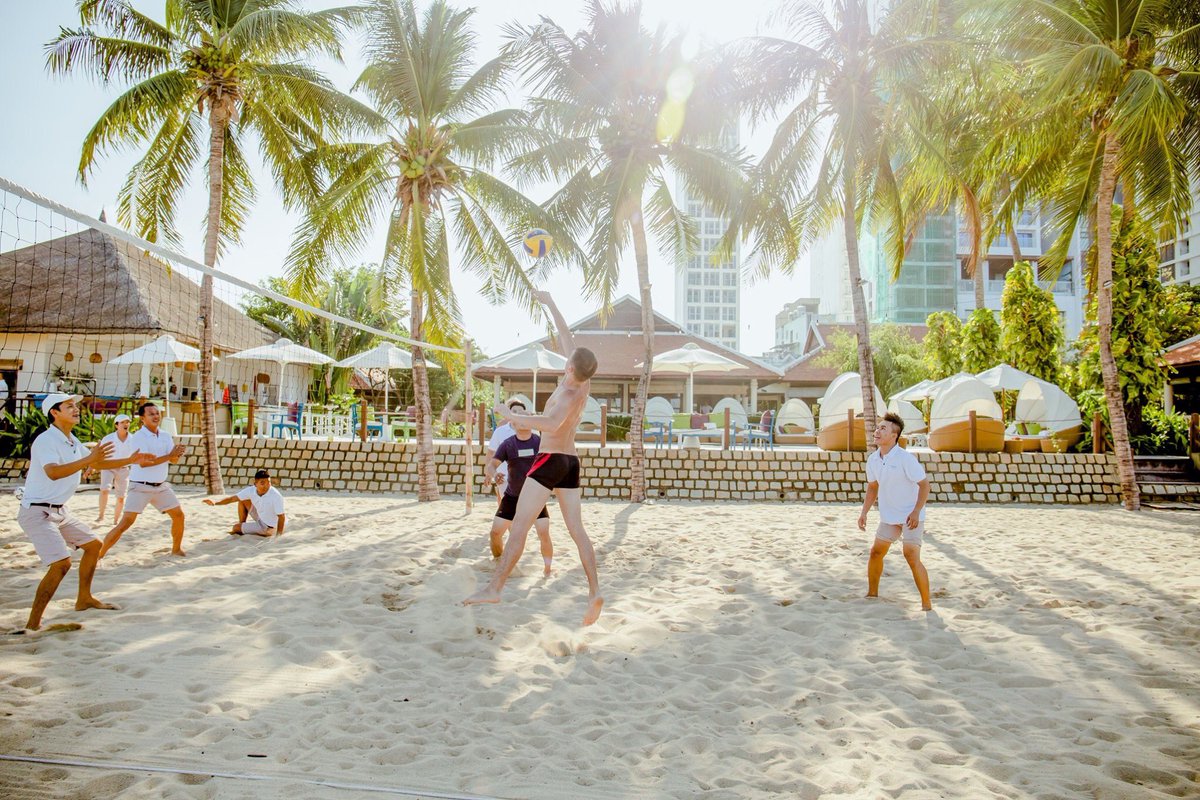 evasonnhatrang's tweet photo. Bored with lying on a towel reading a book as you douse yourself with sunscreen? Let’s get active these days and have fun on the sand volleyball courts. The combination of sun with sand and movement brings great moment for your holiday. Come have fun with us.
#BeachVolleyBall https://t.co/RKmUuqfYbI