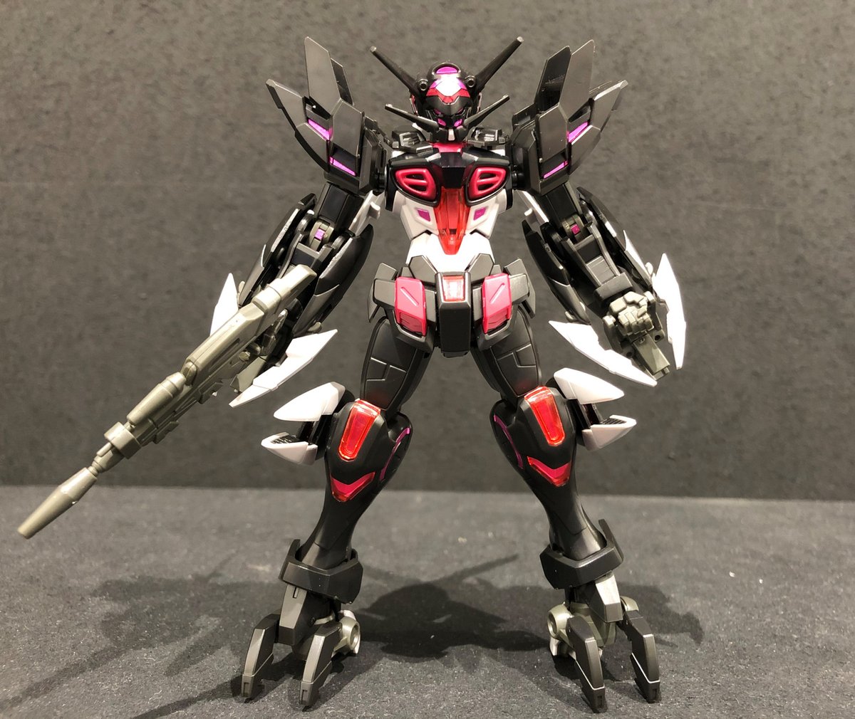 The Gundam Base Twitterissa 東京店情報 外伝 ガンダムビルドダイバーズブレイク より 主人公 ゼンの機体 Hgbd R 1 144 ガンダム G エルス が登場 G セルフをベースに 四肢末端部の機能拡張をコンセプトとしたガンプラ 漆黒に怪しく際立つピンク色のクリア