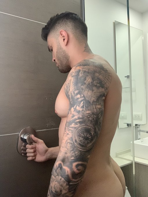 What are u doing right now? Im in quarantine 😷 I can&rsquo;t go out from home.... so..... 😏  ▶️ https://t.co/AhQwrtN6uP