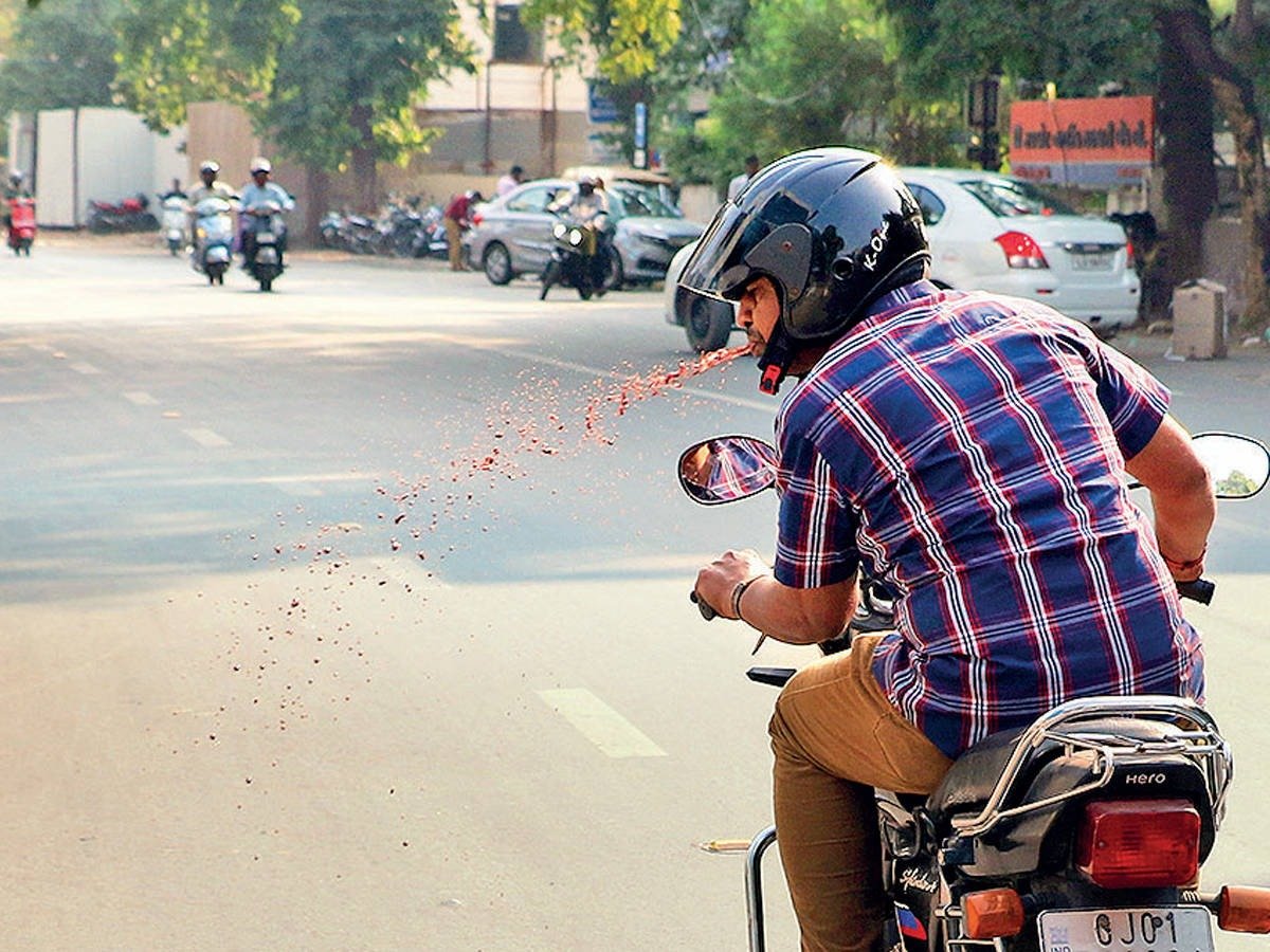 mpparimal's tweet image. While decision of #GujaratGovernment to ban spitting in public places due to #Coronavid19 is an appreciable move, I feel we need to enforce a permanent ban to spitting in public as it creates an unhealthy &amp;amp; dirty environment &amp;amp; is responsible for transmission of various diseases.