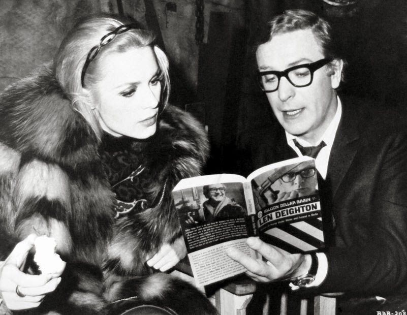 ZorikaZr's tweet photo. #BornthisDay 21 March 1942 #Actress & #StyleIcon #FrançoiseDorléac tragically died car crash 1967 . #VintageFashion #style #movies #JeanPaulBelmondo #MichealCaine #dresses #furs #smoking #style #Hairstyle #1960s #sixties #ScreenKiss #CatherineDeneuve 2/4 https://t.co/YxOgrzqM5P