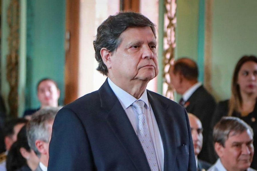 SergioPortillo's tweet photo. Para los #Euclilovers 
Ñande Ministro ndaha'ei arriero tavy hina. (Por si eso pensabas, ya que habla en guaraní 🤷🏻‍♂️).

El Dr. Euclides Acevedo culminó la carrera de Derecho en la Universidad Nacional de Asunción en 1978. (Hilo) https://t.co/fmsm02SOxc