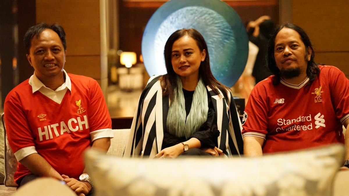 redsjoinshow's tweet photo. Terkait menyebarnya Virus Corona yang menghentikan sementara sepak bola, Esti Puji Lestari menegaskan, kemanusiaan harus berada di atas segalanya. Pandemik Corona akan mengajar kita kembali ke akar kehidupan sebagai manusia. Selengkapnya di  https://t.co/VUfCssXL8P #LawanCorona https://t.co/iS1yl1WM0S