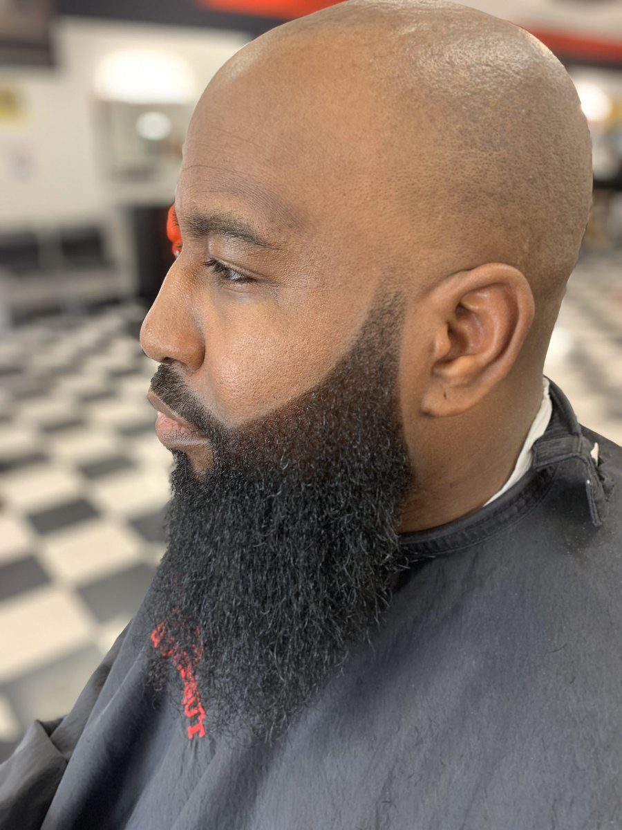 clippercutqueen's tweet photo. Give your beard the Royal Treatment. Book your appointment today at https://t.co/63P3TNPOwt Hurry slots fill up fast! 💨
#CutByTheQueen #ATLsHottestBarber #Billionaire #AtlantaBarbers #TLAsighting #KleenKut #ClipperCutQueen #Entrepreneur #BlackWomen #Beards https://t.co/VdQt2bttN7