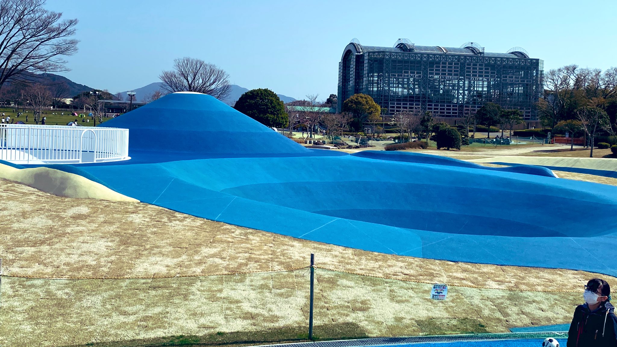 井上 じゅんこ 北九州市議会議員 無所属 防災啓発モード 気になる 響灘緑地グリーンパークに 新しい 遊び場 が 作られていました すべり台 プール 砂場 何かな ワクワクします 福岡 北九州 若松区 響灘緑地 家族でお出かけ