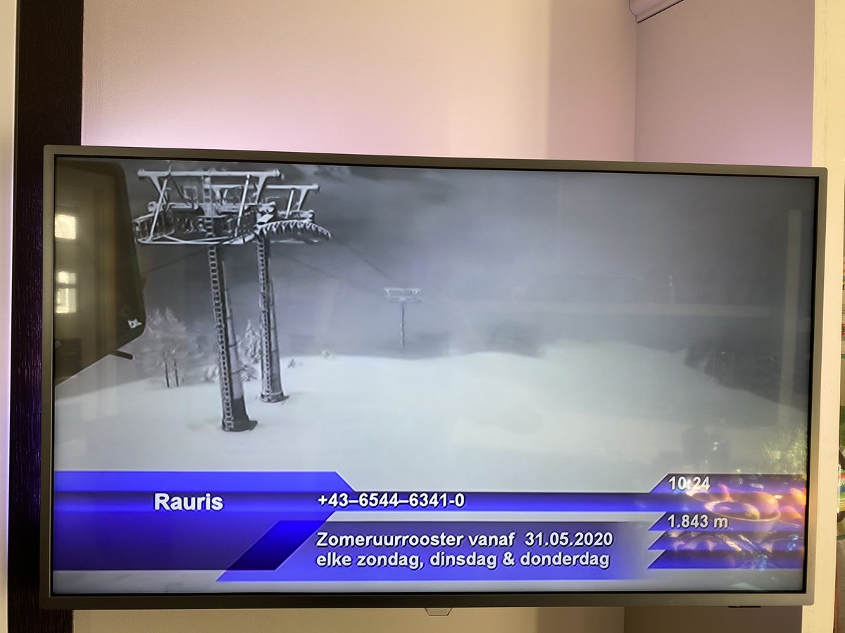 PCvanOranje's tweet photo. Even geen #COVID19 #Corona nieuws maar mijn favoriete. #feratel (Windows of the world) kijken op achtergrond (@canvastv ). Ook dicht. Dat wel 😀🛷⛷🏂 https://t.co/9qyade52M7