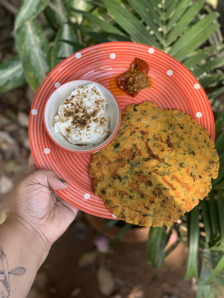 Breakfast this morning was last of the makki atta from pantry, Methi from kitchen garden. Home made curd and achar  #cookinginacrisis  #CookTogetherAtHome  #sinamonKitchen