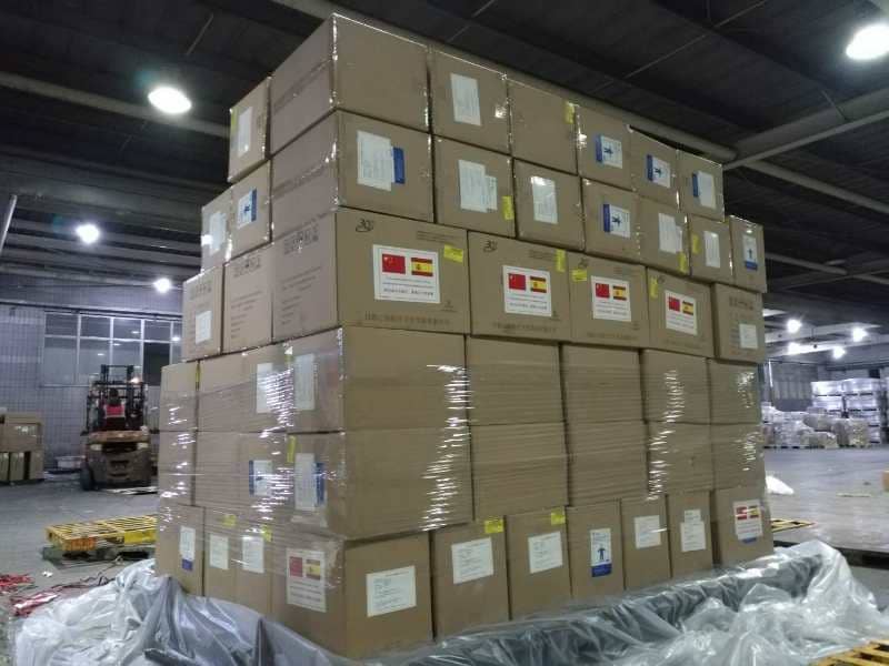 bioamara's tweet image. Buenos días diablillos!!! Mirad lo que me manda una amiga que vive en Shangai. ¡¡¡Mascarillas!! Rumbo a 🇪🇸 con una frase: "El sol siempre aflora tras el viento y la lluvia. Las dificultades hacen aflorar los verdaderos sentimientos". Gracias 🇨🇳
#Covid_19 #DiaMundialDeLaPoesia