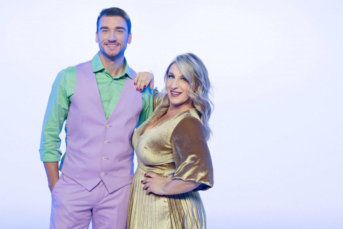 DiscoveryItalia's tweet image. #ascoltitv: su @realtimetvit record di stagione per #CakeStar con 521.000 spettatori (1,7%sh) e 2,4%sh sulle Donne. E, a seguire, record anche per #TheRealHousewivesdinapoli con 346.000 spettatori (1,4%sh) e 2,2%sh sul pubblico femminile.