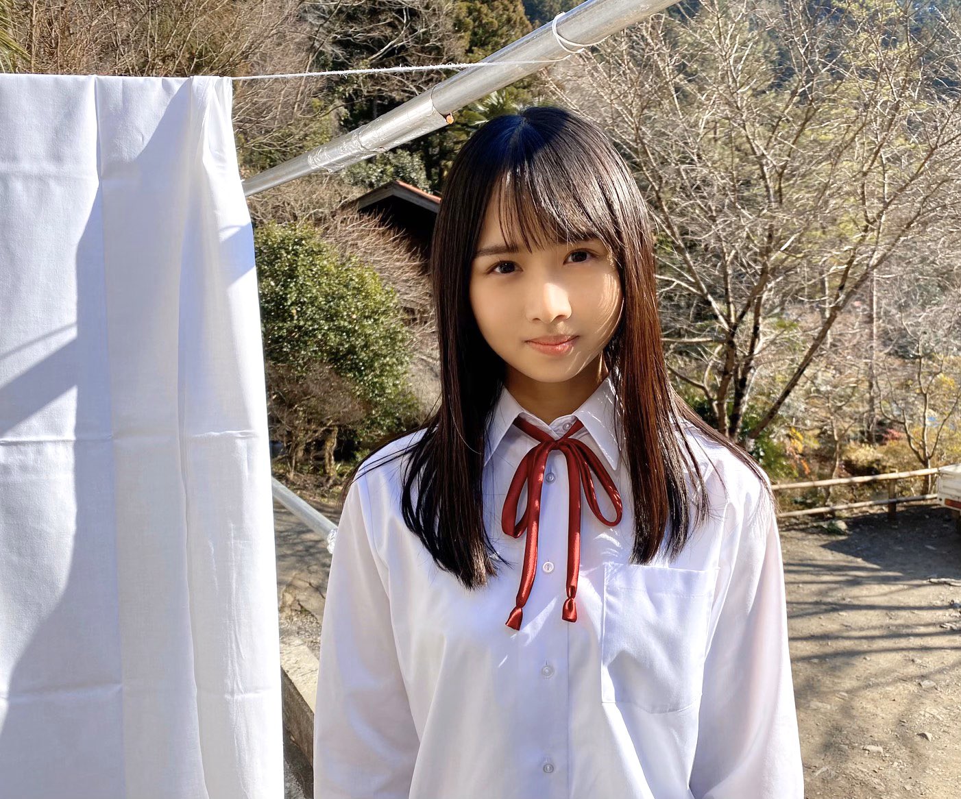日向坂46 上村ひなの 卒業写真だけが知ってる 限定生写真 サイン入り 13thシングル「卒業写真だけが知ってる | ニュース | 日向坂