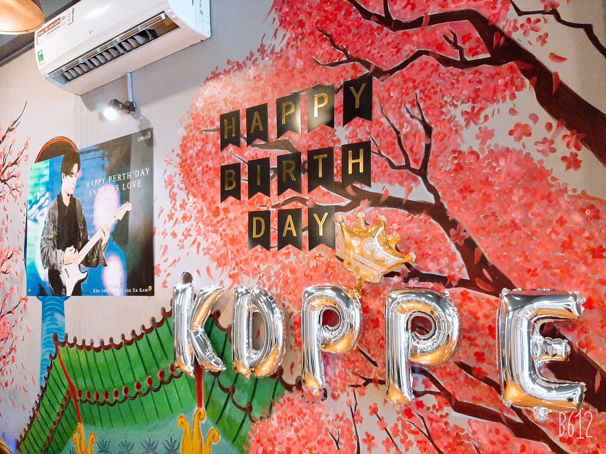 minminie0311_'s tweet photo. Endless love × PERTH
Offline Endless love of @perthppe
VietNam fans love Nong Perth 🖤 Happy Birthday 🎁🎂🎉
Thanks @AllAroundPerth @_smileonus_  @AlwaysYou_20 @Rung1312 @Promise_knaa @KonHlangLens @ornvim so much for letting us use your photo !
#KDPPE #PERTHsDay19th
@P953741 https://t.co/sxmyPsVYpu