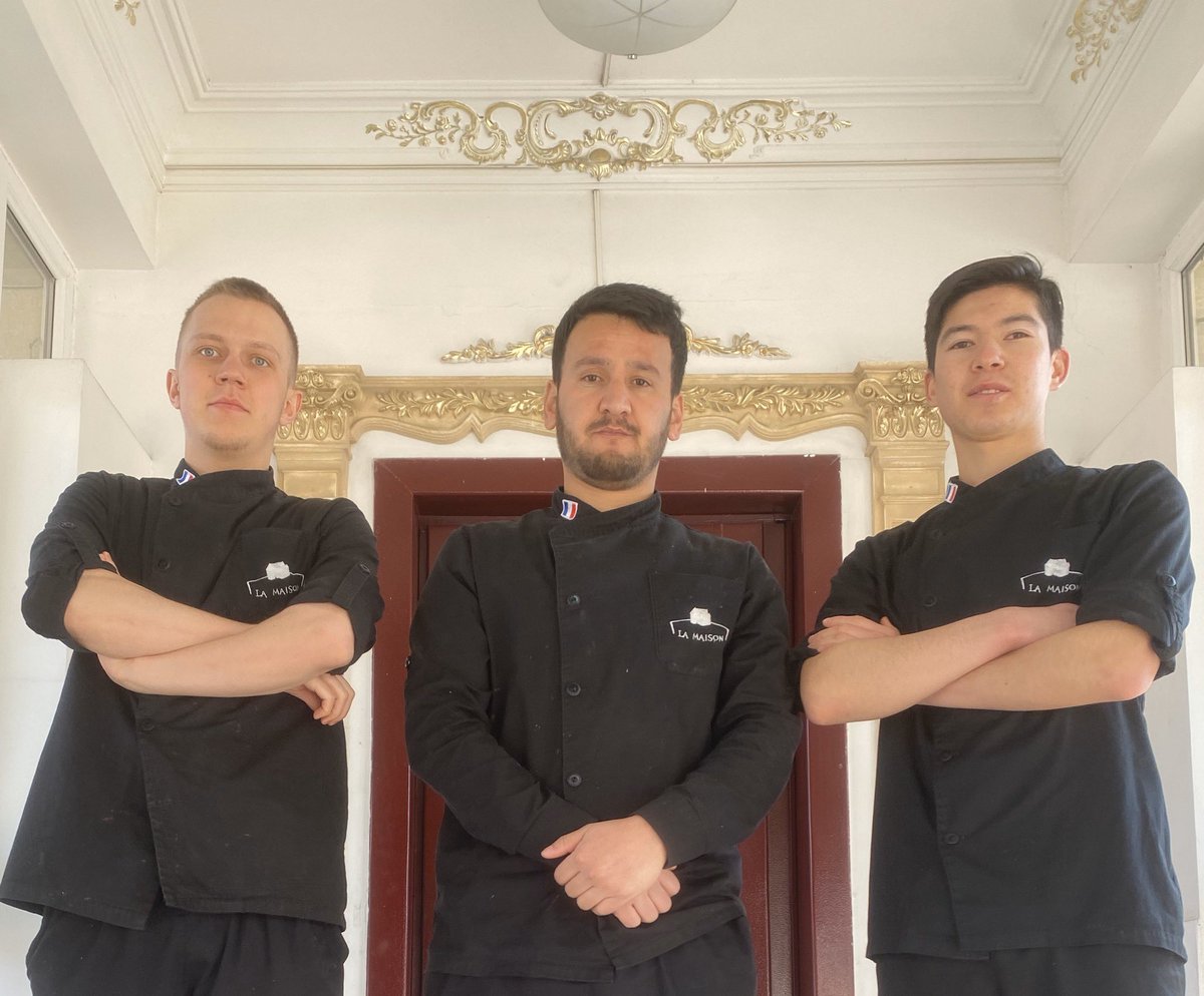 If it is convenient for you, one of our three cooks can come to your house to prepare your lunch or your dinner with the receipts of LA Maison... We want to be sure to give you the best quality of food. So contact us to organize it!