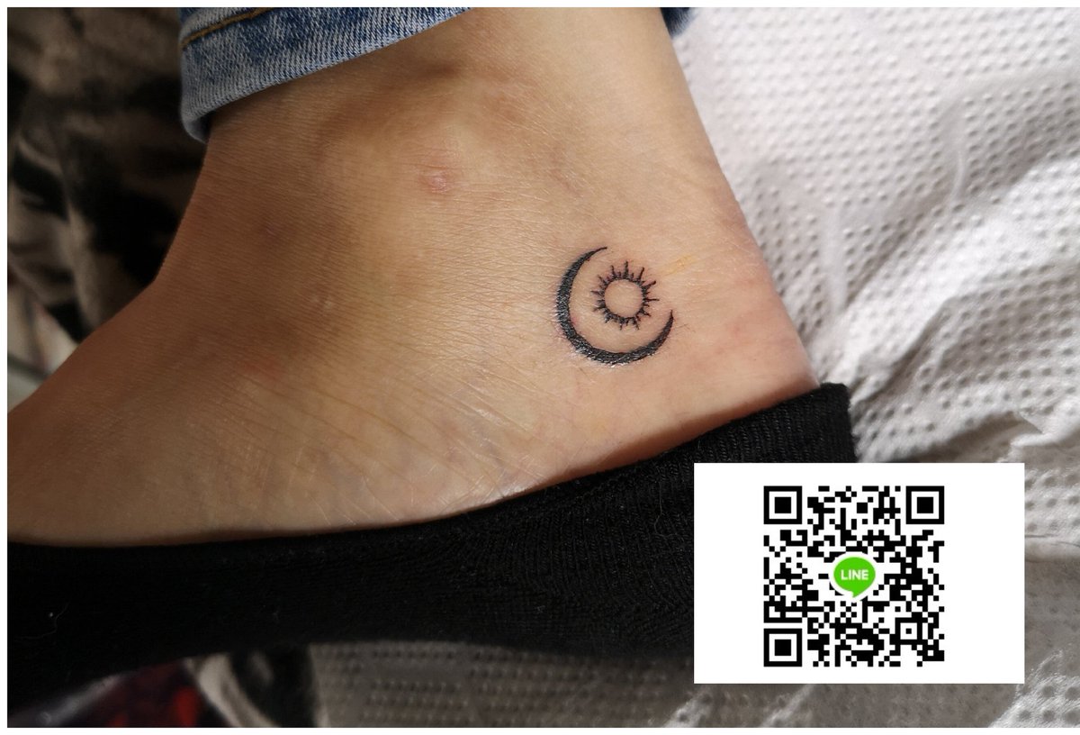 東大阪市タトゥー 仁童文身 かかとに生命の源をstabさせて頂きました Lunatattoo Suntattoo 太陽タトゥー 月タトゥー トライバル トライバルタトゥー ミニタトゥー 大阪タトゥー T Co Wuijm57ktg Twitter