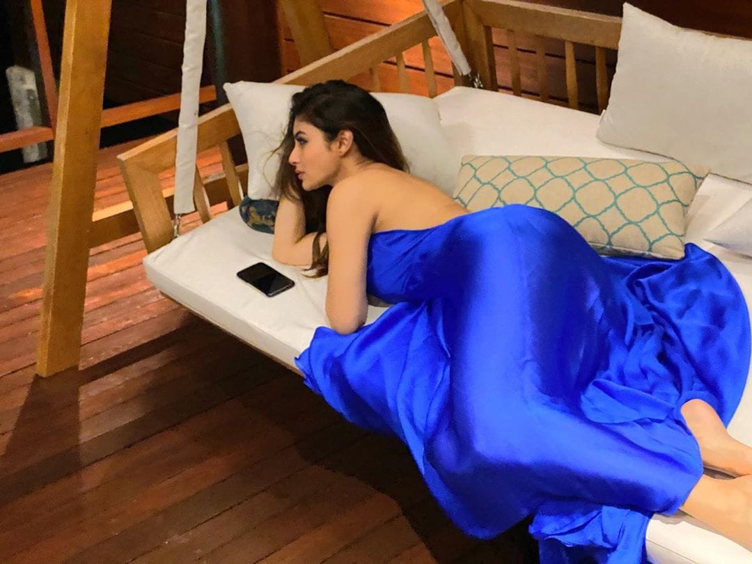 etimes's tweet photo. .@Roymouni teases us with the perfect summer glam look as she poses in an electric blue flowy gown https://t.co/3Tki8v0XpZ