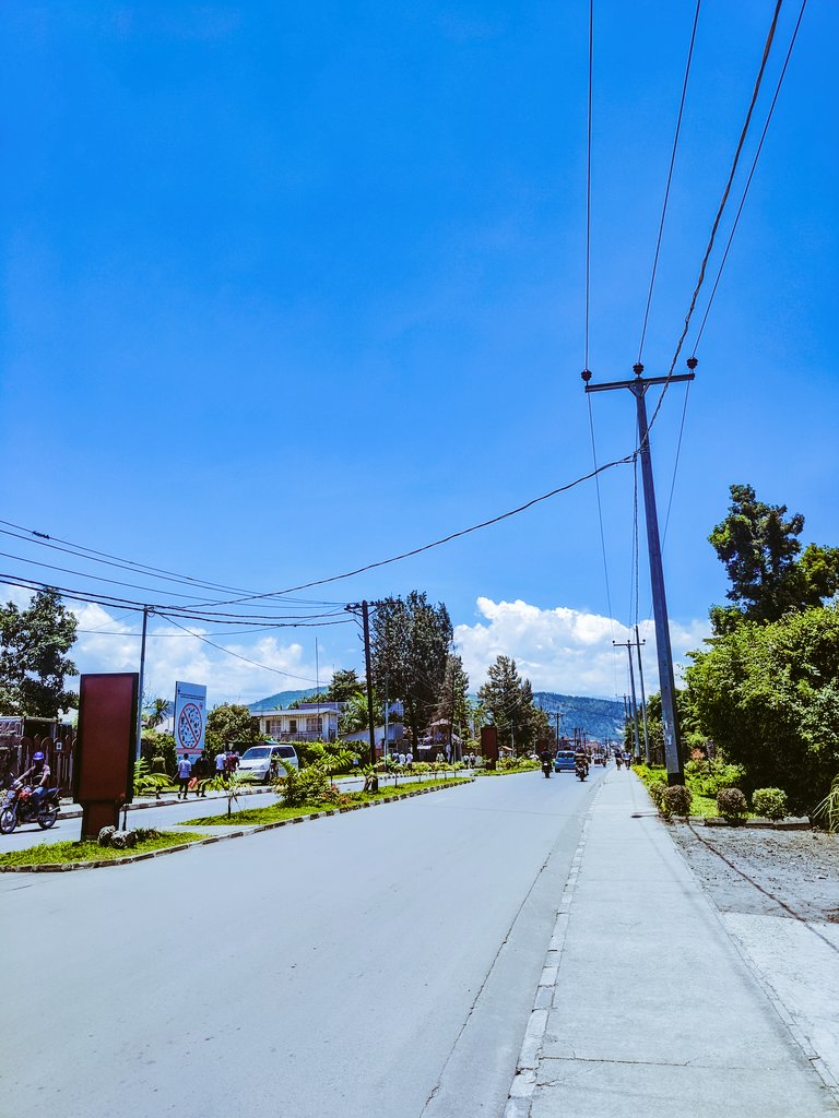 danamphred's tweet photo. La ville de #Goma , est entrain d'essayer de respecter le confinement, mais un problème, sans #courant. La #SNEL devrait faire en sorte que le courant soit permanent, cela éviterait des tentatives de sortir. 
@Ilungajordan1 @SosMa2xs @DarioCongo @JMEsole https://t.co/XpIxLWB4oJ
