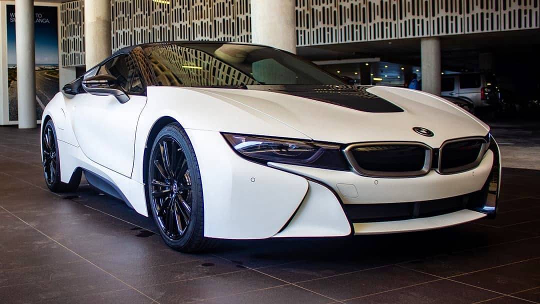 SBrothersZA's tweet photo. Bmw i8 full colour change to Matte White by Avery Dennison. Also badge and roof blackout &amp; lights tinted using Stek films.

#southafrica #durban #umhlanga #blacklist #carswithoutlimits #carsovereverything #bmw #bmwi8roadster #bmwi8 #bmwelectric #wraplife #wrappedcars #wrapped https://t.co/vGnGB7hgYx