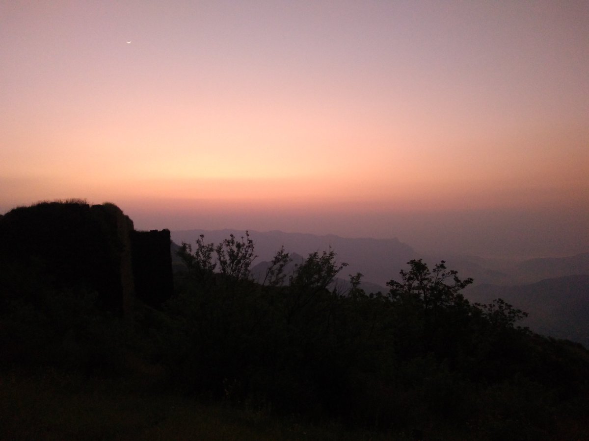 Since all travel/trekking is on hold for don't know how long .. gonna post some of my favourite pics from past travels.Sunrise at Raigad. Oct 2018.