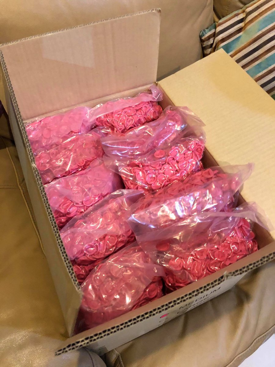 zinepat's tweet photo. Finger cots แบบแพ็ค 
1 ห่อมี 30ชิ้น 
3 ห่อ 120บาท (1 ห่อ 45บาท)
หรือ 620 บาท / ชั่งครึ่งโล
ค่าส่ง 50 บาทไม่บวกเพิ่มค่ะ
สั่งซื้อแอดไลน์ https://t.co/kY0tC2xxBu
#โควิท19 #โควิด19 https://t.co/G6PF3nyqRV
