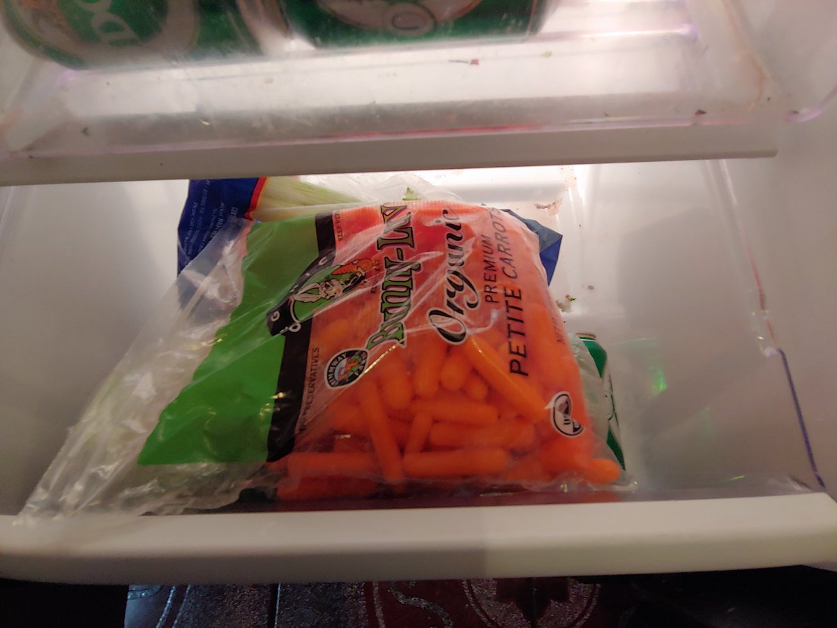 zzamo6's tweet photo. What to do with that forgotten bag of baby carrots in the crisper of your fridge. Make spicy carrots of course. Cook fork tender wirh, garlic, onion, salt, pepper and oregano. Cool down, add a can of jalapeño & a splash of olive oil. Great with any sandwich or Mex dish. #notwaste https://t.co/yQiVP9F6Dq