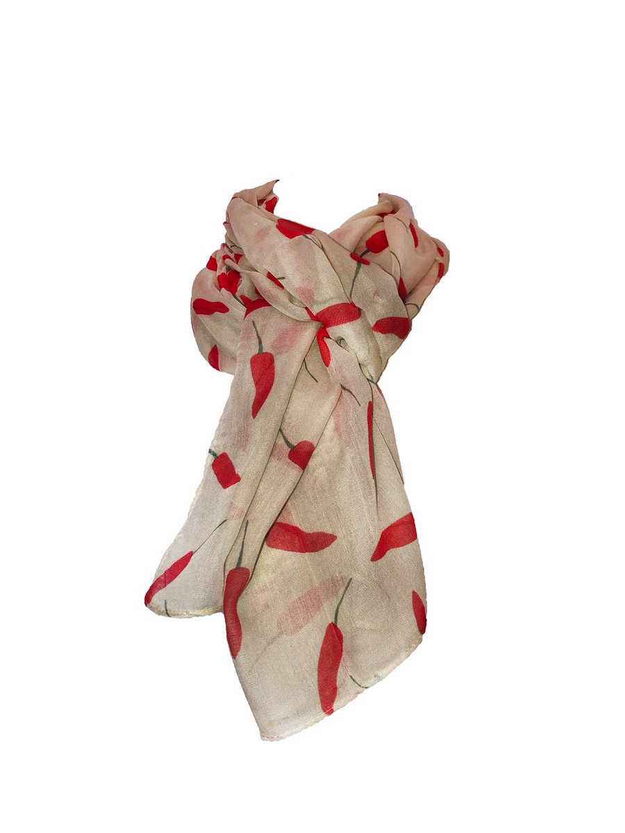 PamperTracy's tweet photo. Some like it hot! 🌶️🌶️🌶️

Our chilli pepper scarf is priced at just £6.99 + P&amp;P

https://t.co/xTZphBqkMT

#chillipepper #chilli #scarf #fashion #affordablefashion #accessories #ladiesfashion #spicy https://t.co/fUkIbgUrkl