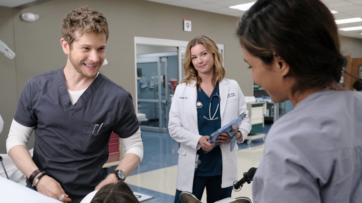 GossipRoomOff's tweet image. Les séries médicales #GreysAnatomy, #TheResident, #TheGoodDoctor et #Station19 ont fait don de leurs stocks de masques, gants et blouses à des hôpitaux. 🏥