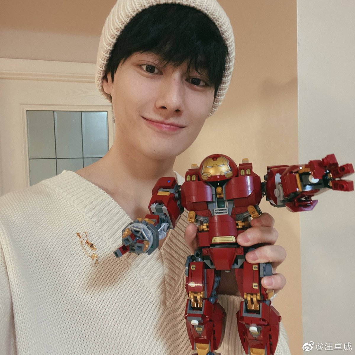 wang zhuocheng being the boyfriend that he is; a (very necessary) thread