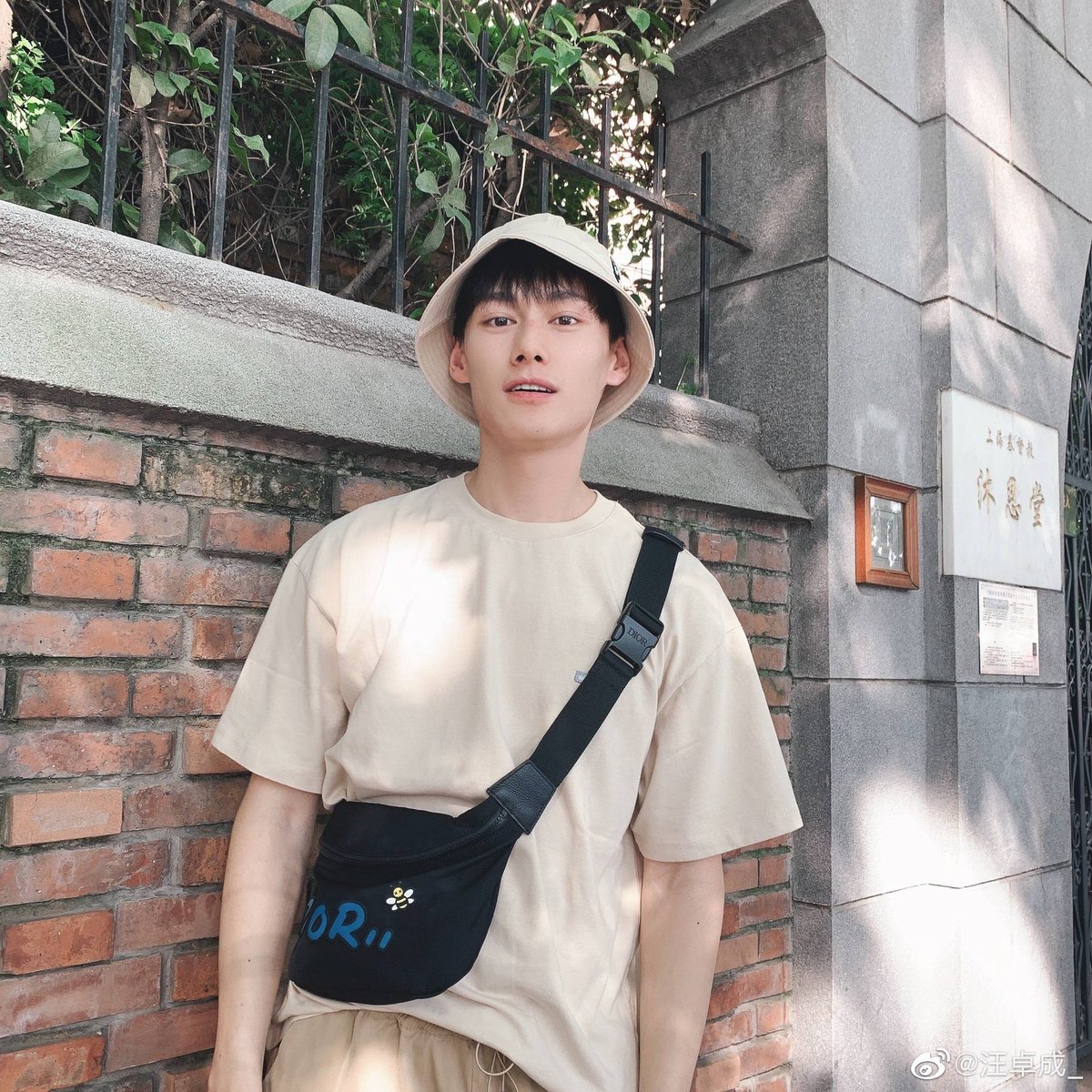 wang zhuocheng being the boyfriend that he is; a (very necessary) thread