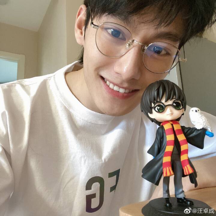 wang zhuocheng being the boyfriend that he is; a (very necessary) thread